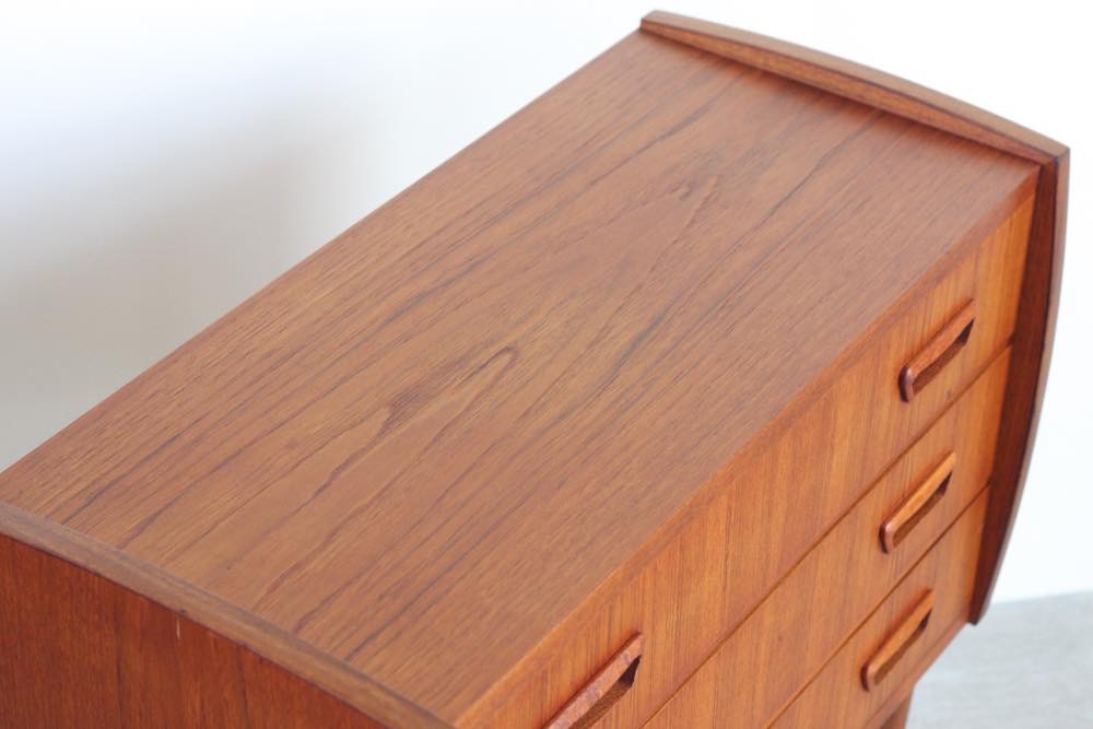 ビンテージ北欧家具/デンマーク製／チェストチーク3段