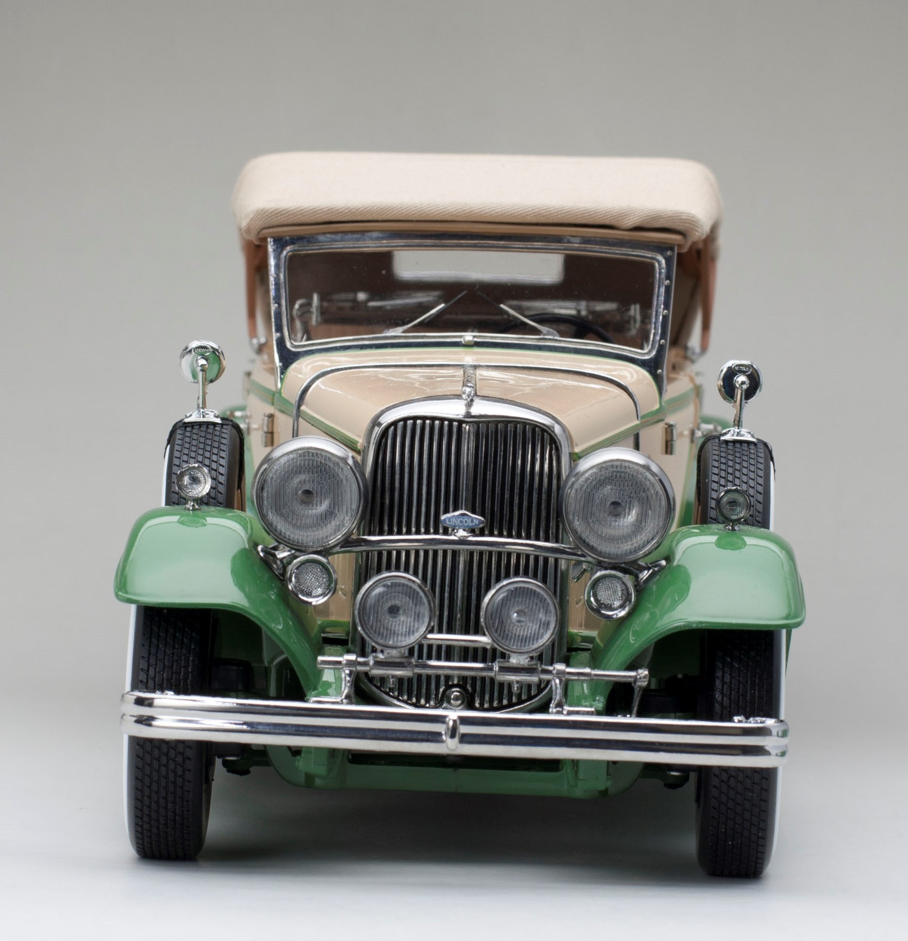 1932 Ford Lincoln KB Top Up-Light tan/Light green – sunstarmodelcars