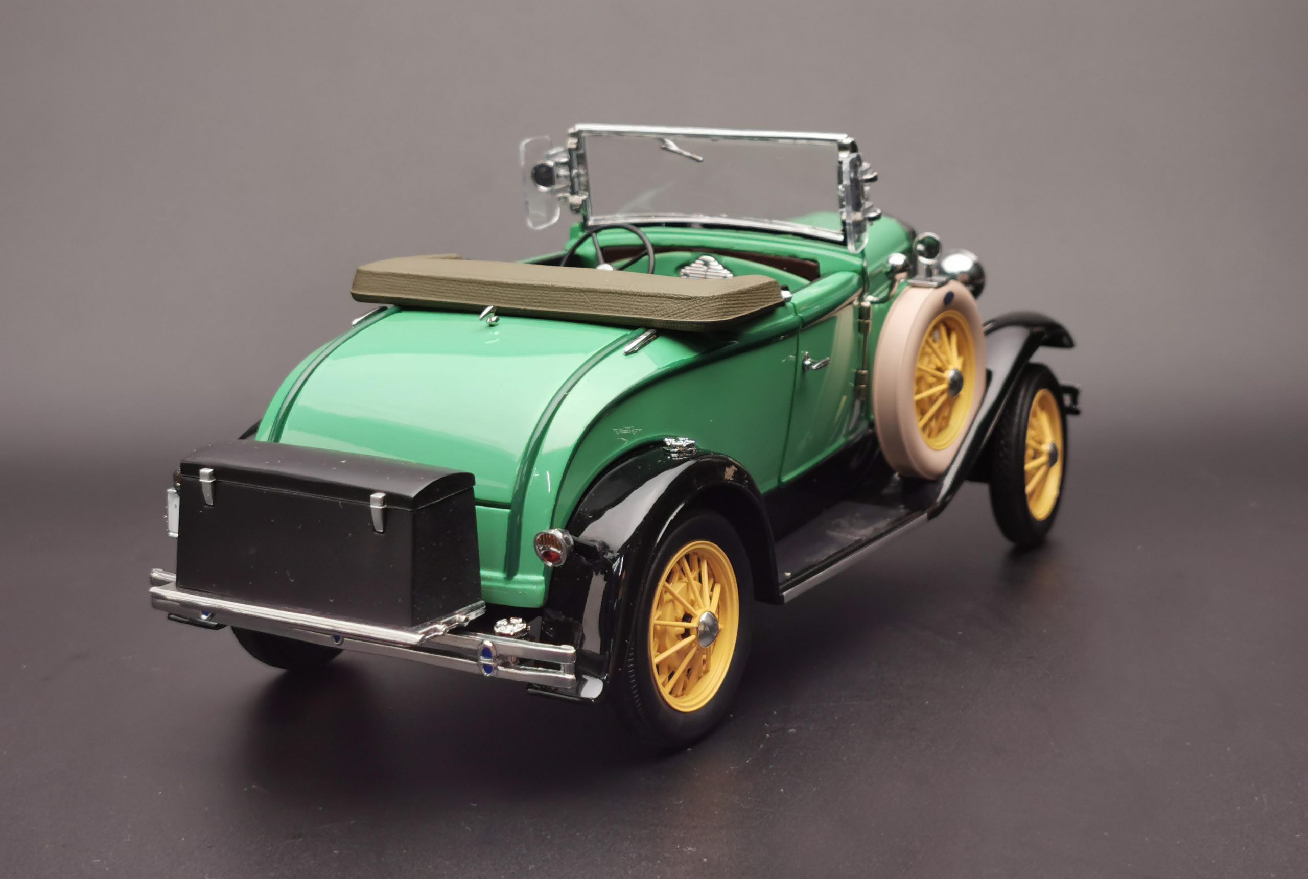 1931 Ford Model A Roadster – Reseda Green – sunstarmodelcars