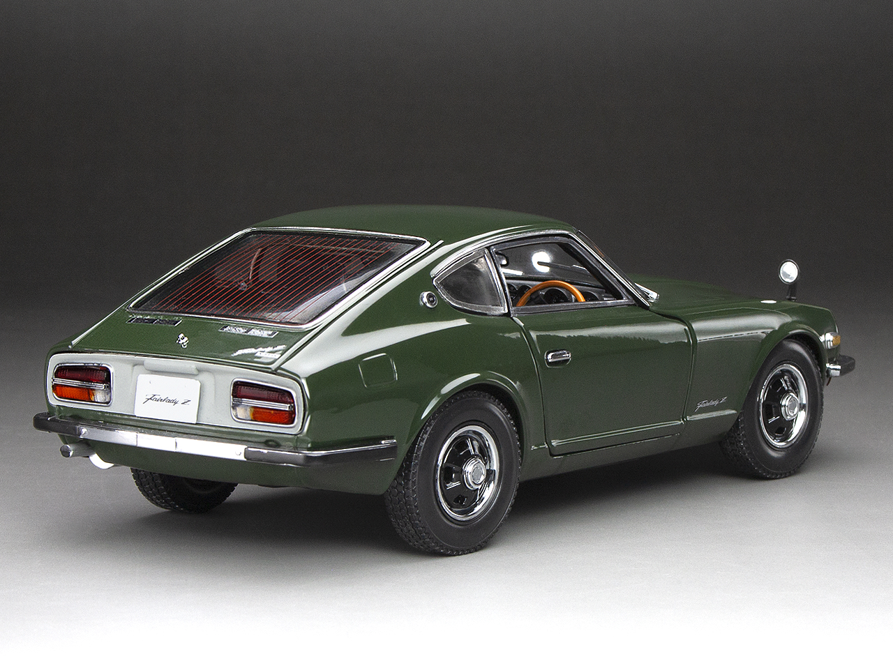 1970 Fairlady Z (S30) RHD – Dark Green – sunstarmodelcars