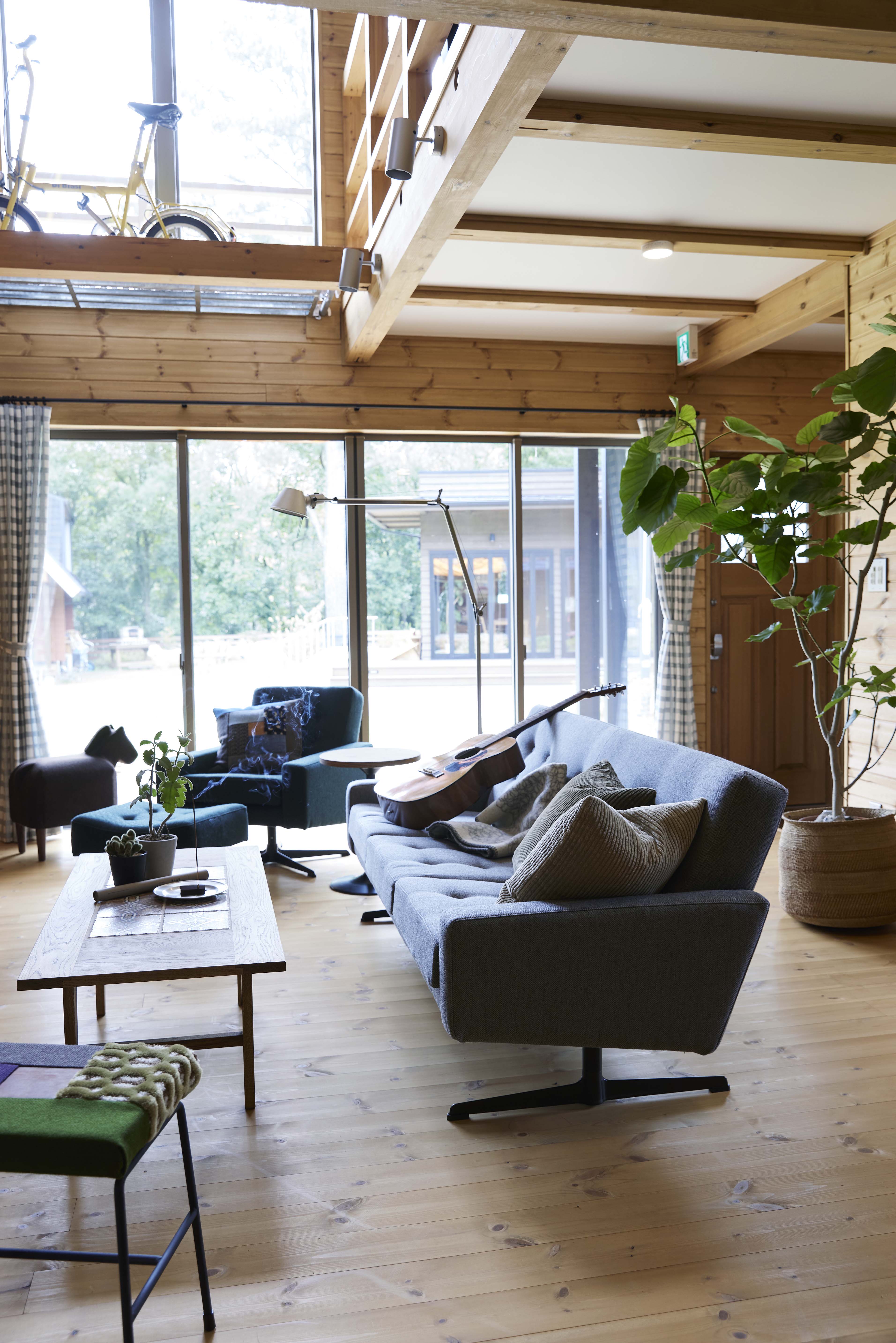 SkalⅡ Lounge Chair｜星形ブラック脚が映える1人掛けソファ【SWITCH