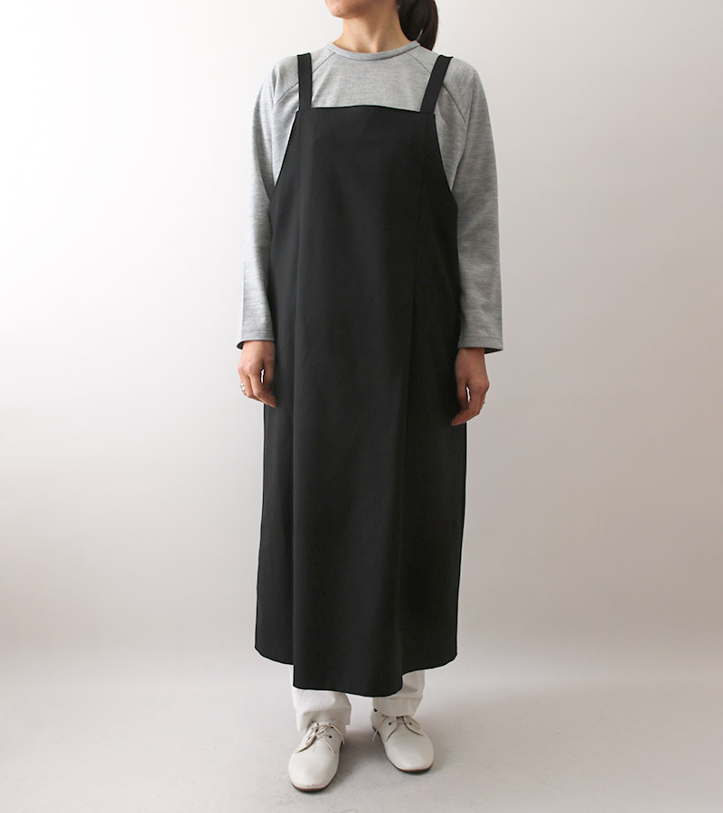 寸法図【NO.737】タック入りのジャンパースカートにもなるエプロン [M