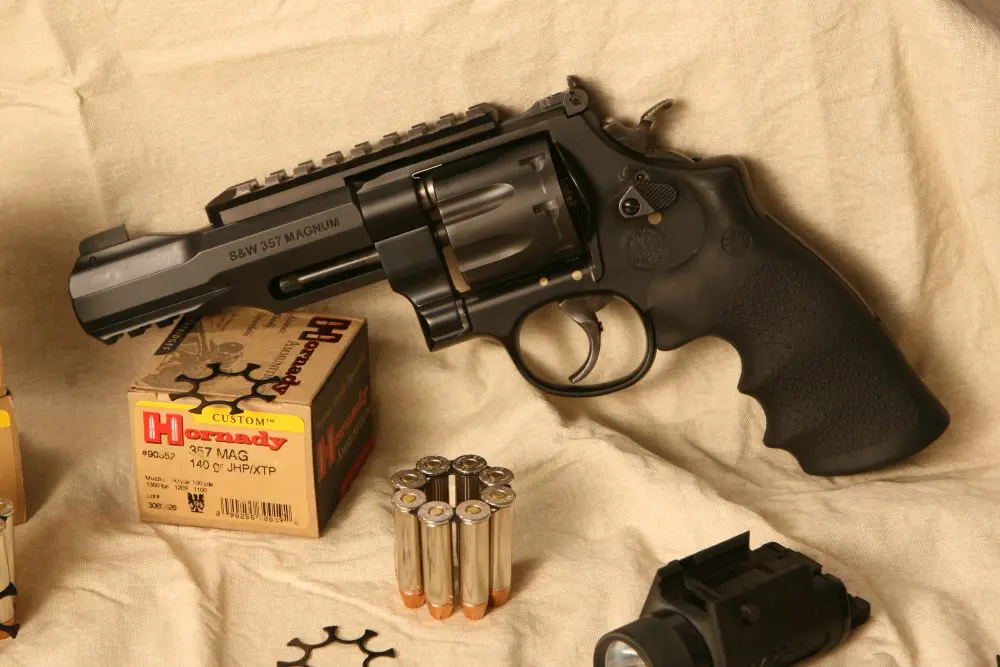 Tactical Revolver: Smith & Wesson's Model 327 M&P - SWAT Survival