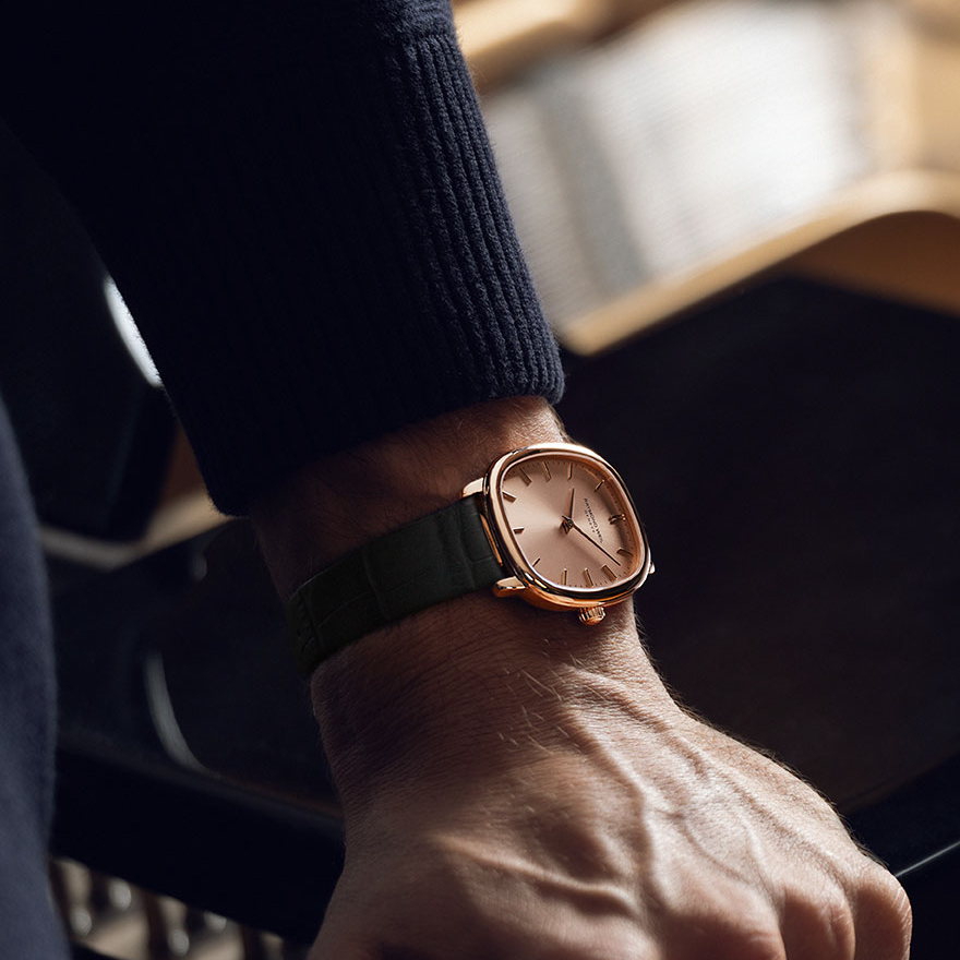 小ぶりな33×38mmで4機種【手巻きノンデイト仕様の“2針ドレスウオッチ