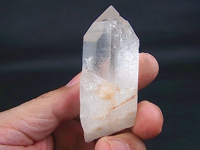 ラオス・ラックサオ産クリア水晶ポイント 79.7g - パーフェクト