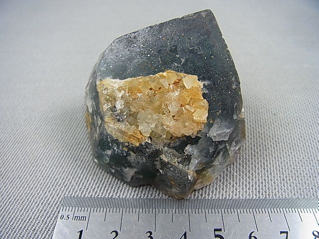 ナイジェリア産強蛍光フローライト原石 183.7g - パーフェクトストーン