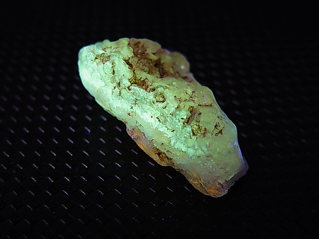 Hokkaidoite北海道然別湖産蛍光オパール原石 1.8g - パーフェクト