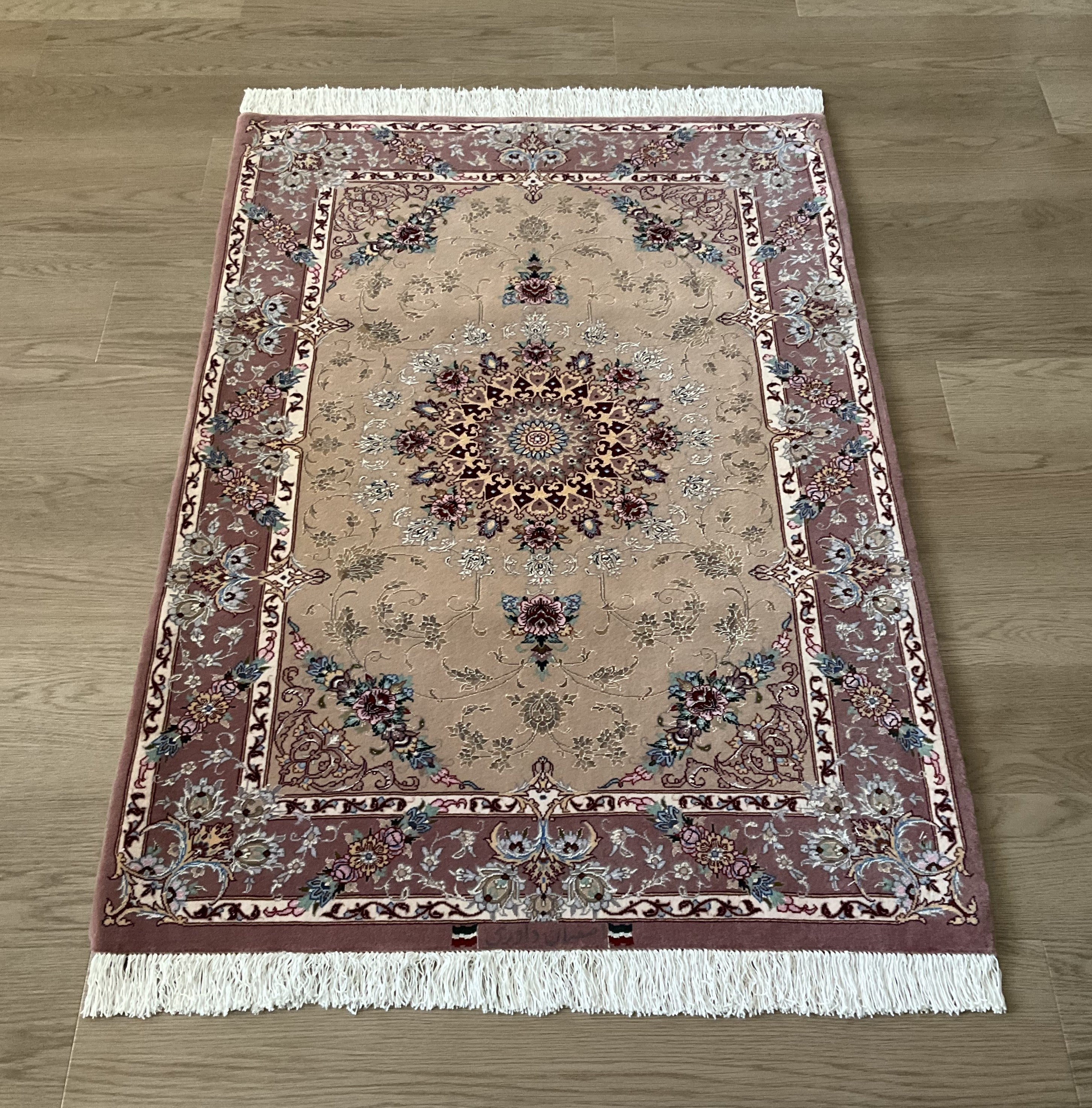 イスファハン ダーバリ工房 127cm x 87cm PS1880 – ペルシャ絨毯専門店