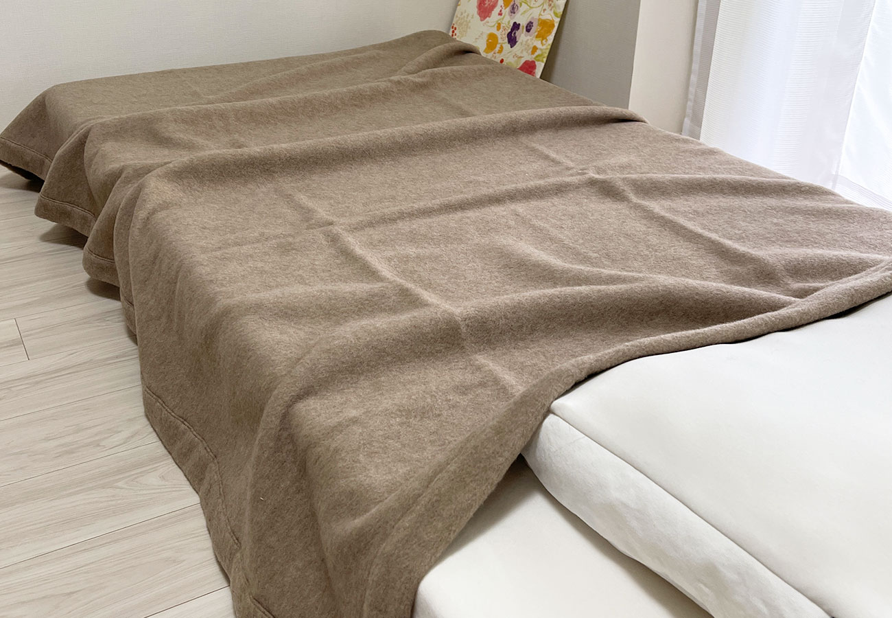 包まれながら眠る極上のシアワセ。 繊維の宝石「カシミヤ」の肌触りを