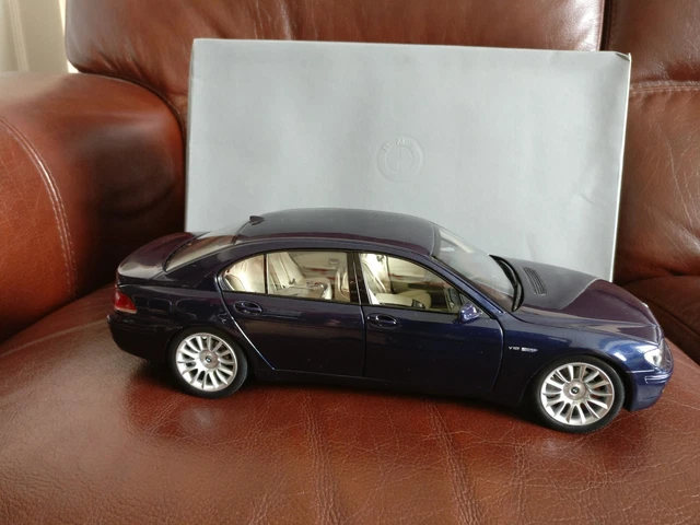 KYOSHO BMW 760LI E66 V12 7 Series Individual Blue Dealer Edition