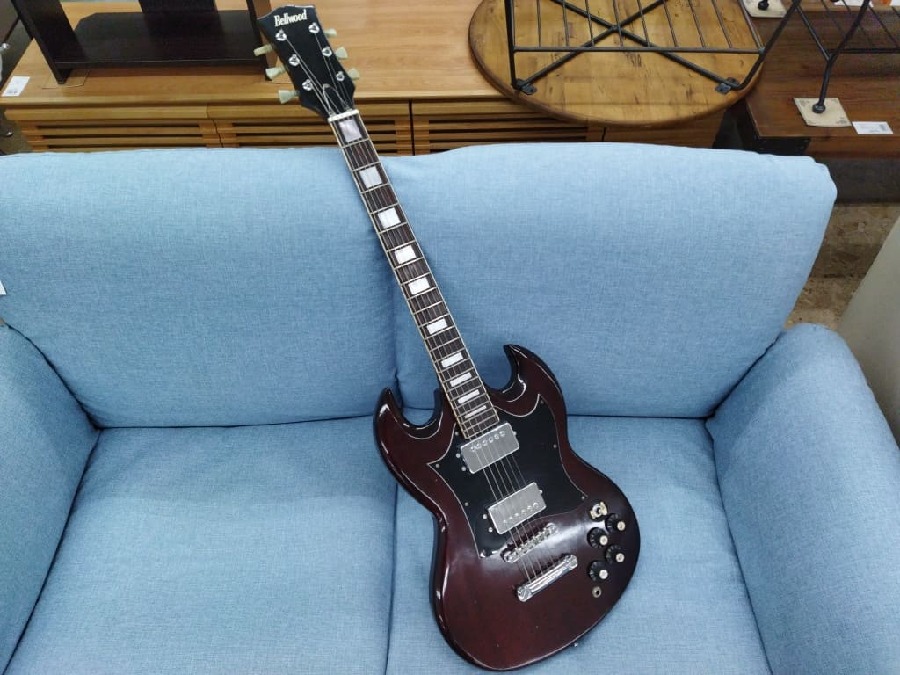 ビザール？ビンテージ？70年代Bellwood SGタイプのエレキギターを買取