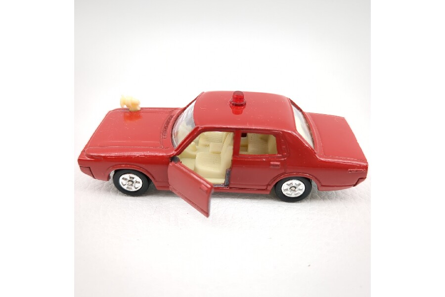 黒箱 トミカ 1/65 ニュークラウン ファイアチーフカー 27 消防庁 が