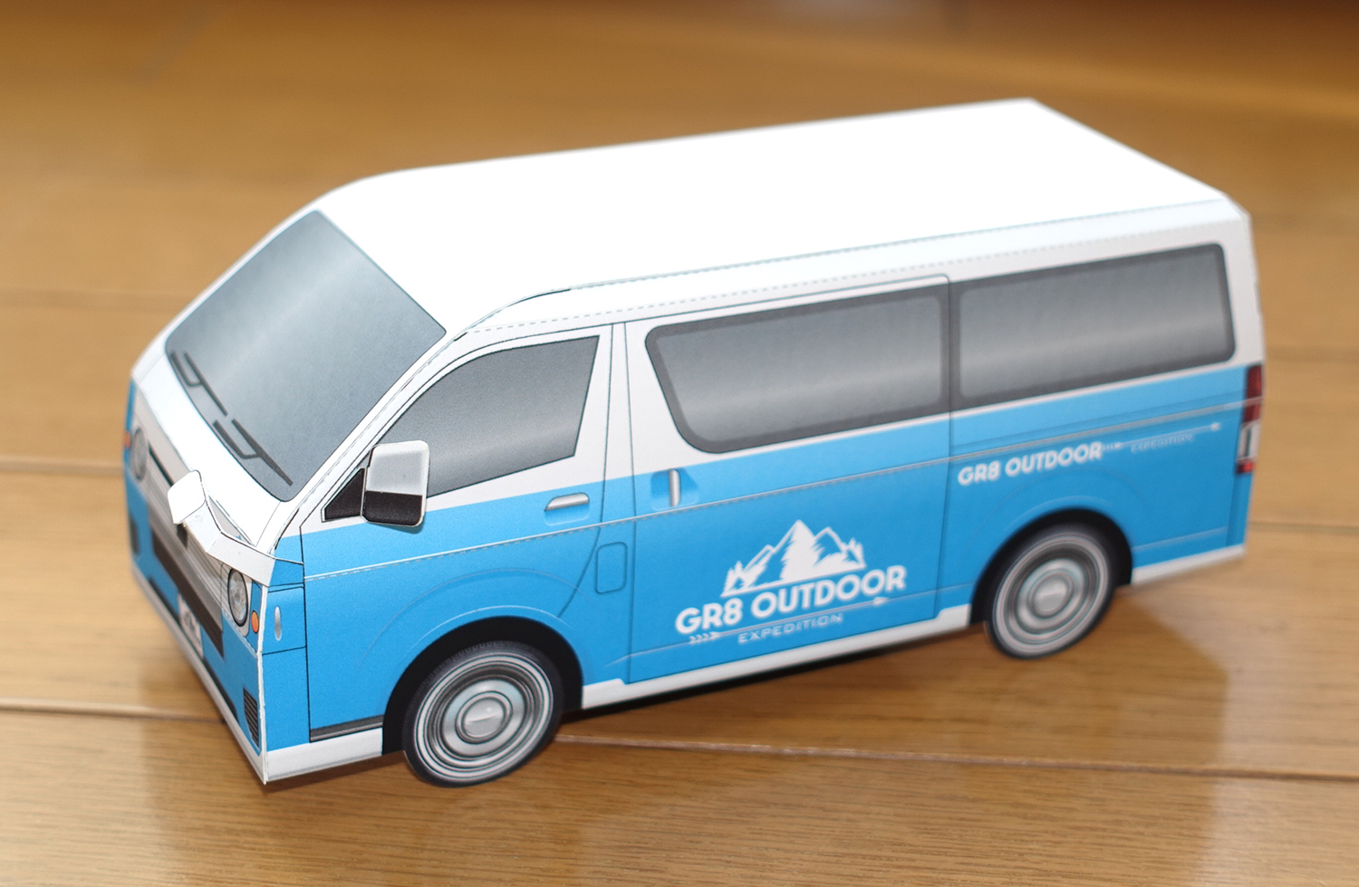 GR8様 販促品ハイエースペーパークラフト | 株式会社プラッツ - PLATZ inc.