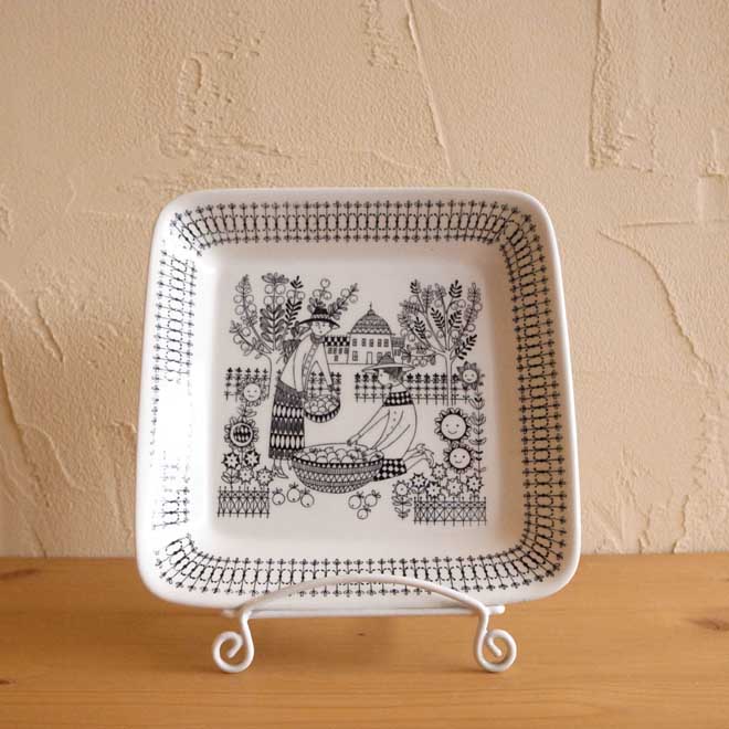 ライヤ・ウオシッキネンのエミリア/スクエアプレート | 北欧家具の