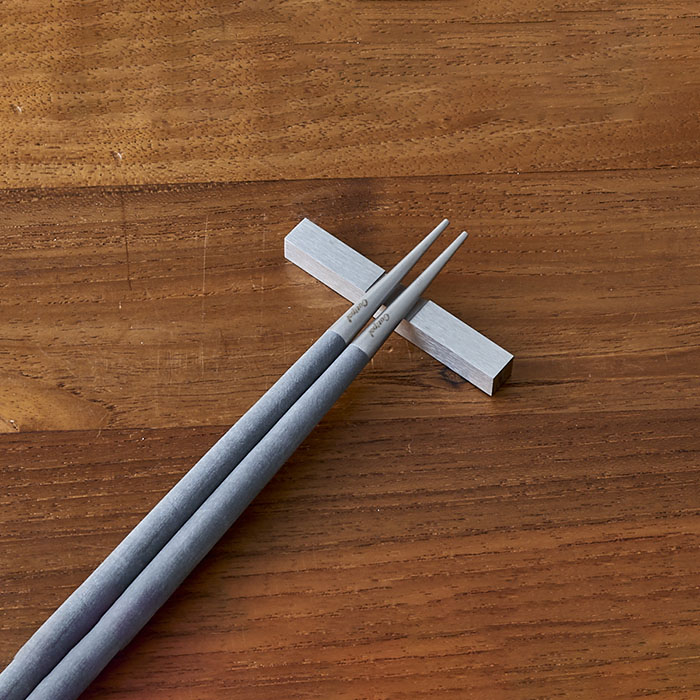 正規品】クチポール ゴア・グレー シルバー 箸+箸置きセット / Cutipol