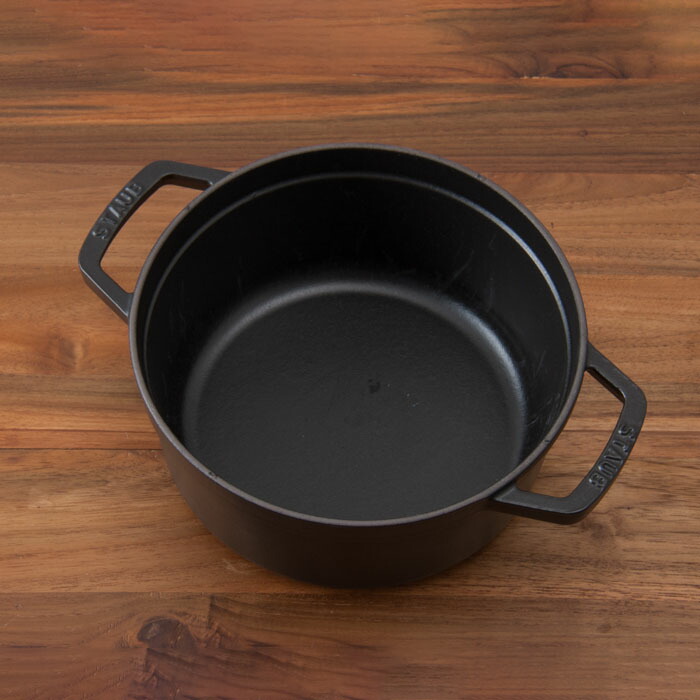 ストウブ ピコココット ラウンド 22cm ブラック / staub | 食器と料理