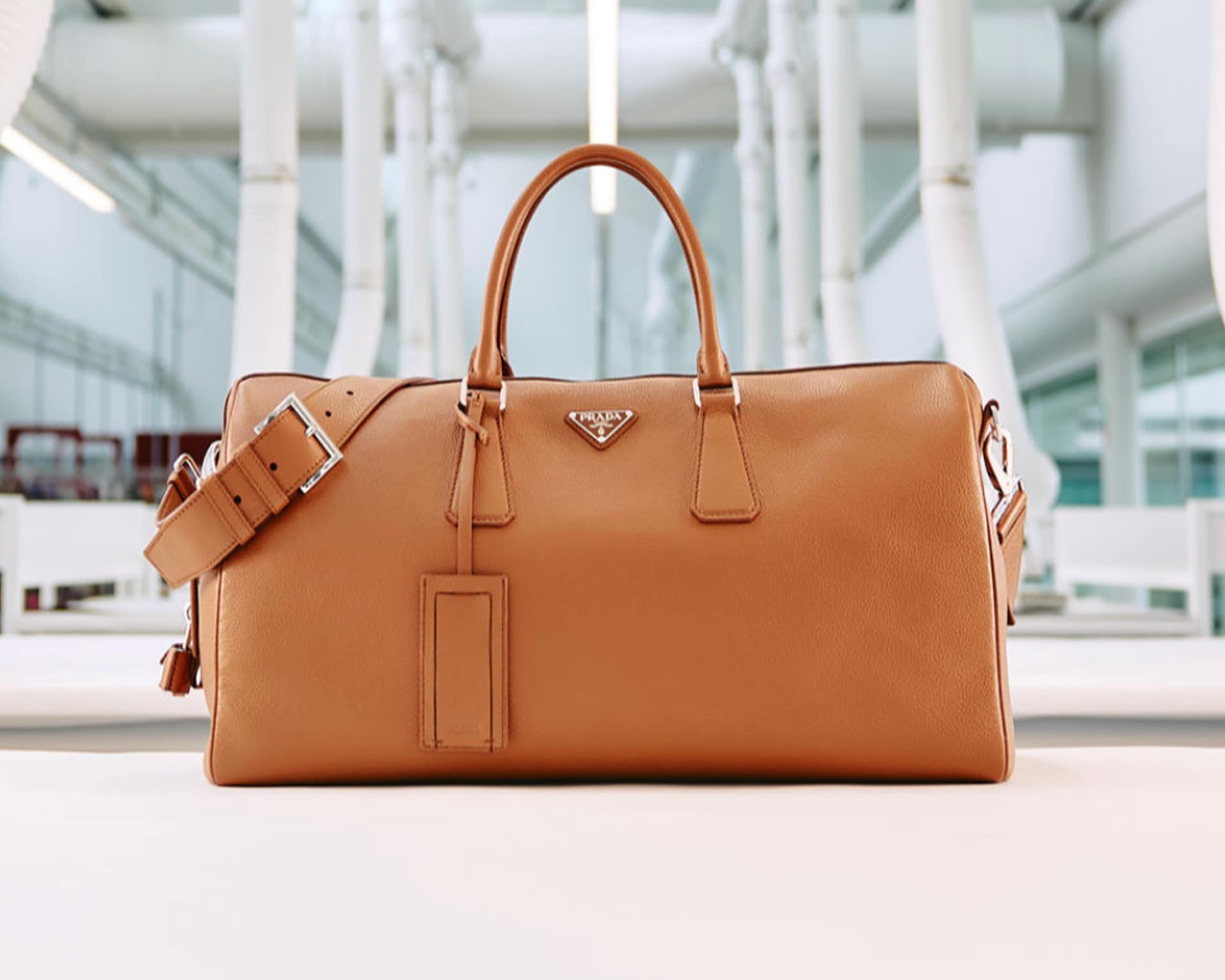 PRADA日本公式ウェブサイトおよびオンラインストア | PRADA