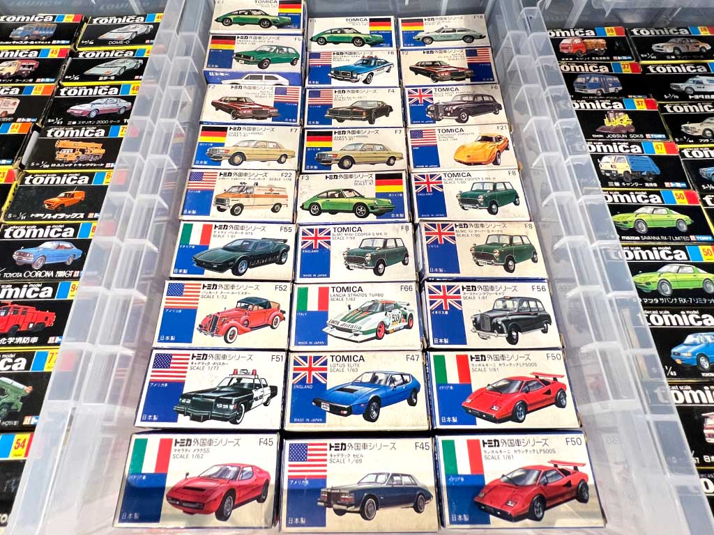 埼玉県狭山市へ、黒箱・青箱トミカなど1700点を超えるミニカーの出張