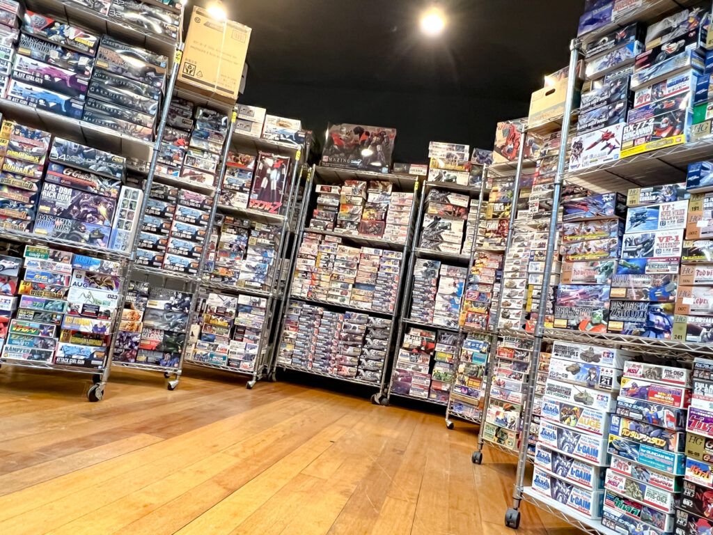 広島県広島市へ、ガンプラやボトムズなど1000点を超えるプラモデルの