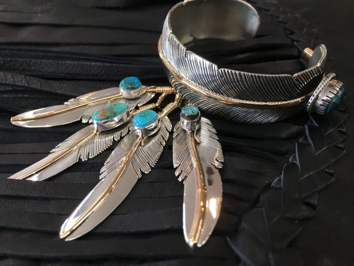 Harvey Maceのフェザーペンダント、リング、バングル、チェーン