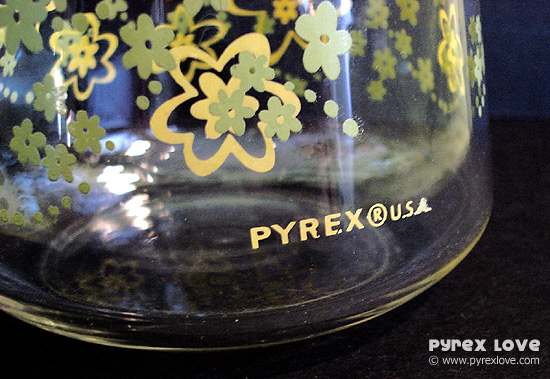 Flower Power Diagonal Mouth Juice Carafe : Pyrex Love