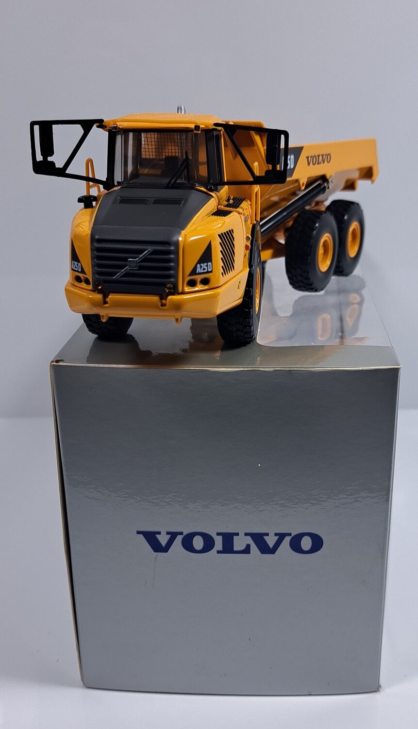 MOT10449 - Volvo A25D Articulated Dump Truck - Motorart