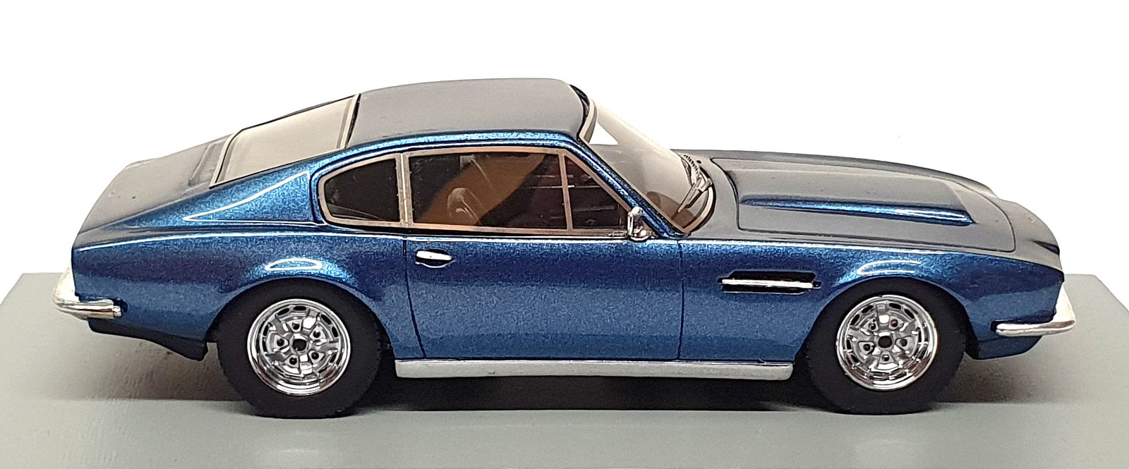Spark Model 1/43 Scale S0574 - 1969 Aston Martin DBS V8