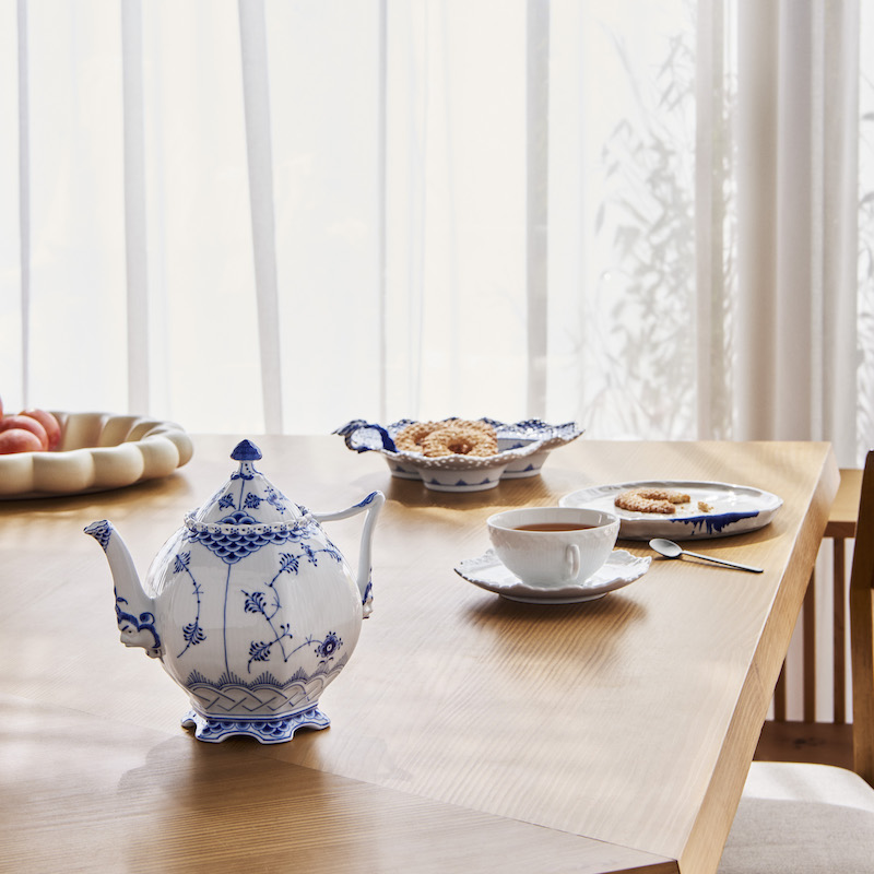 ブルーフルーテッド フルレース ティーポット 700ml|ロイヤル