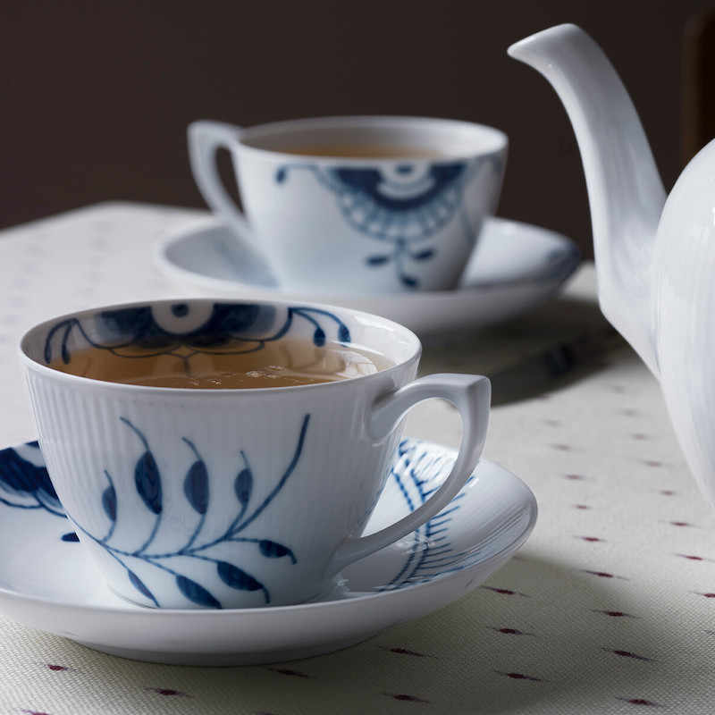 ブルーフルーテッド メガ カップ&ソーサー 280ml|ロイヤル