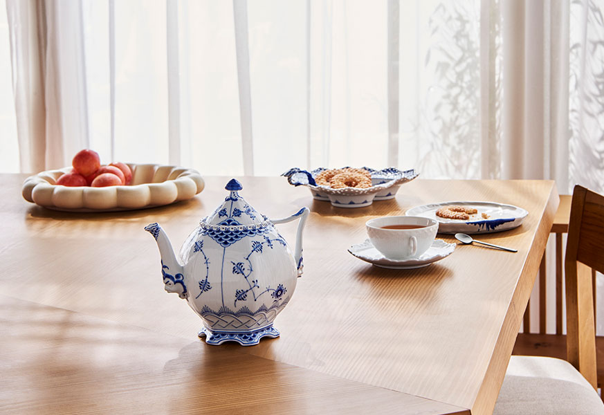 2023春新商品 ロイヤル コペンハーゲンでいまの自分を映し出すテーブル