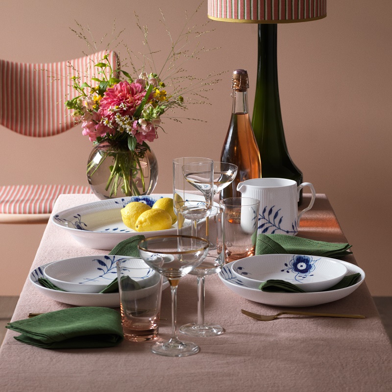 ブルーフルーテッド メガ ディーププレート 25cm|ロイヤル