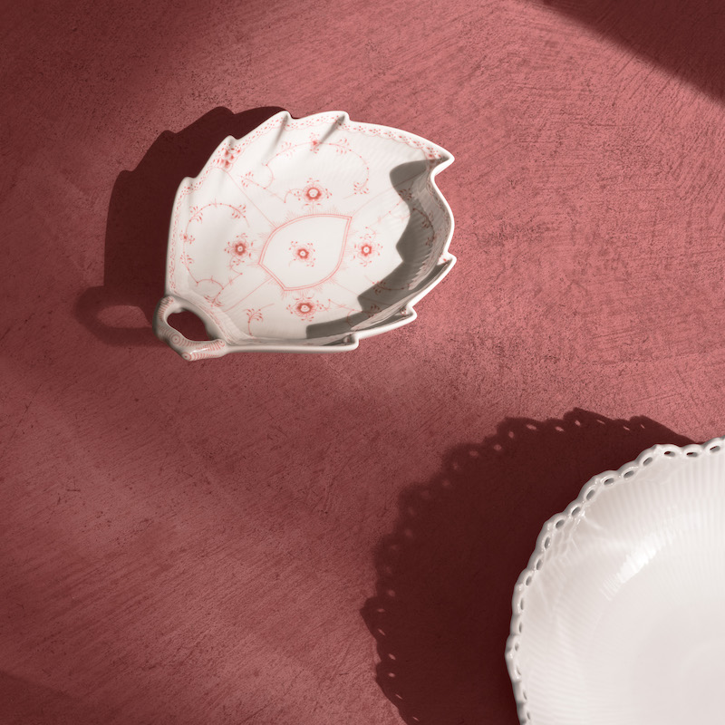 コーラルフルーテッド ハーフレース リーフ ディッシュ|ロイヤル