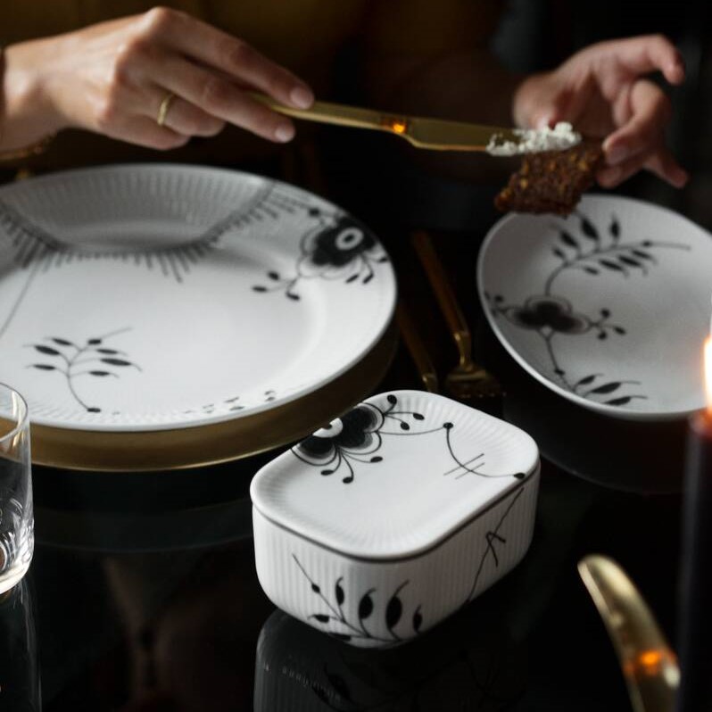 ブラックフルーテッド メガ プレート 27cm|ロイヤル コペンハーゲン