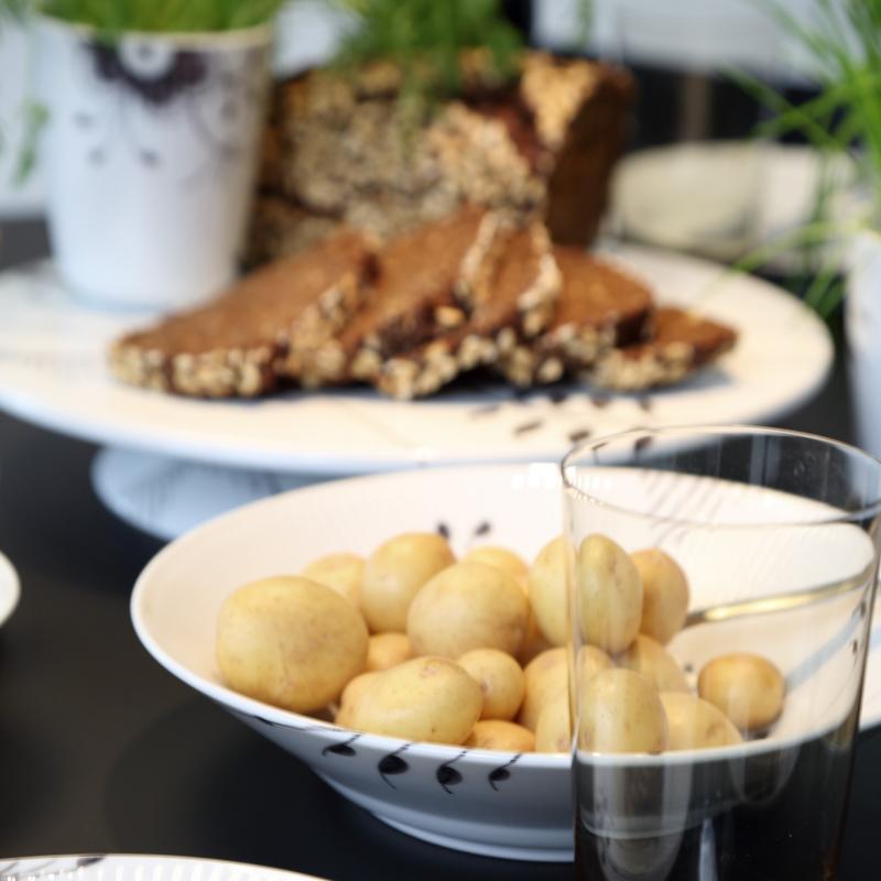 ブラックフルーテッド メガ ディーププレート 24cm|ロイヤル