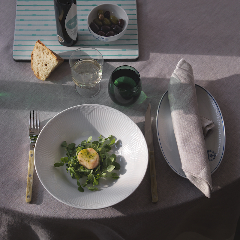 ホワイトフルーテッド ハーフレース ディーププレート 24cm|ロイヤル