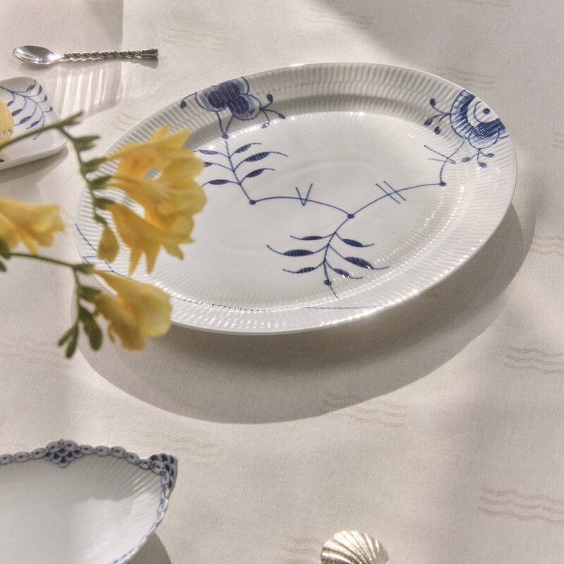 ブルーフルーテッド メガ オーバルディッシュ #9|ロイヤル