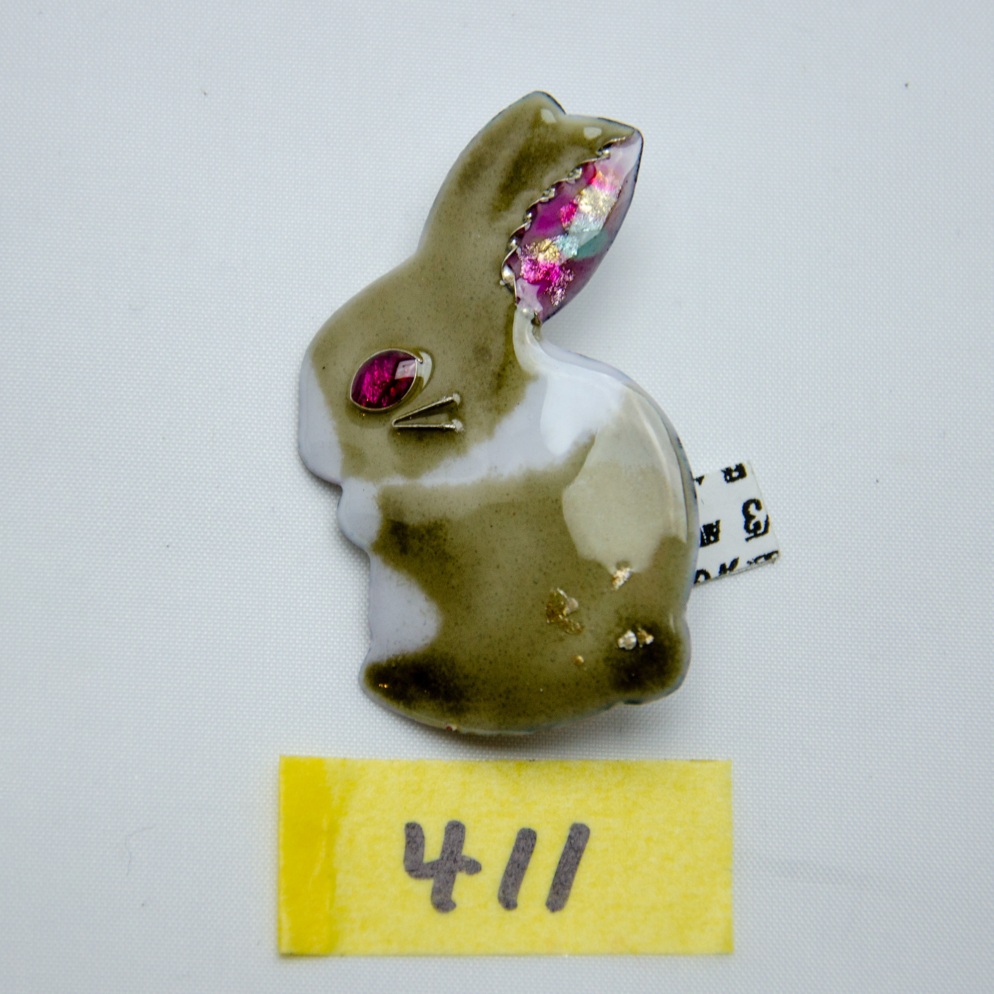 ウサギのブローチ(茶) | アトリエ ルート スリー | atelier root3