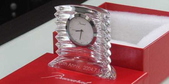 バカラ 名入れ彫刻 時計｜時を超えて輝く、想いを刻むクリスタル