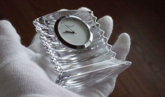 バカラ 名入れ彫刻 時計｜時を超えて輝く、想いを刻むクリスタル