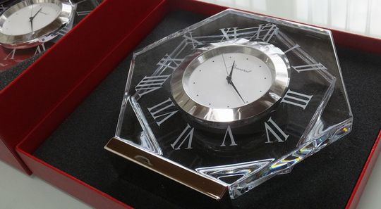 バカラ 名入れ彫刻 時計｜時を超えて輝く、想いを刻むクリスタル
