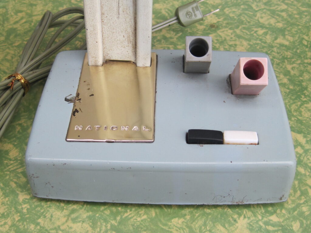 商品NO、S-133 ナショナル蛍光灯スタンド ￥6,000 | 骨董＆リサイクル