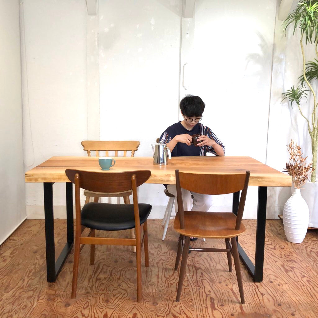 トチの一枚板ダイニングテーブル 無垢材 リメイク家具 再生家具