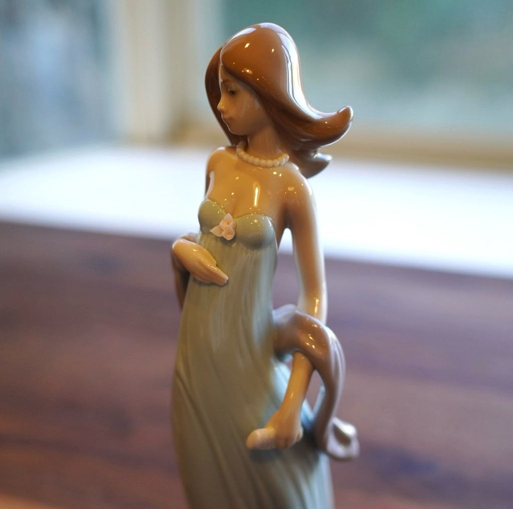 リヤドロ / LLADRO 少女フィギュリン スペイン 磁器 コレクション 置物