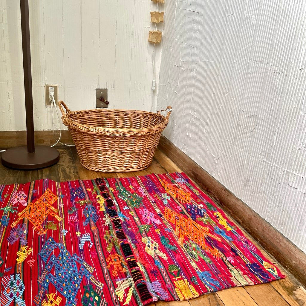 グアテマラ ヴィンテージ布 手織り 刺繍織物ラグ タペストリー 中古