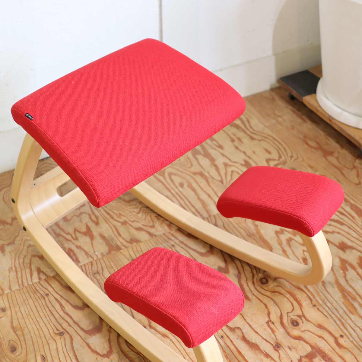 ヴァリエール / VARIER バリアブル / VARIABLE バランスチェア 赤