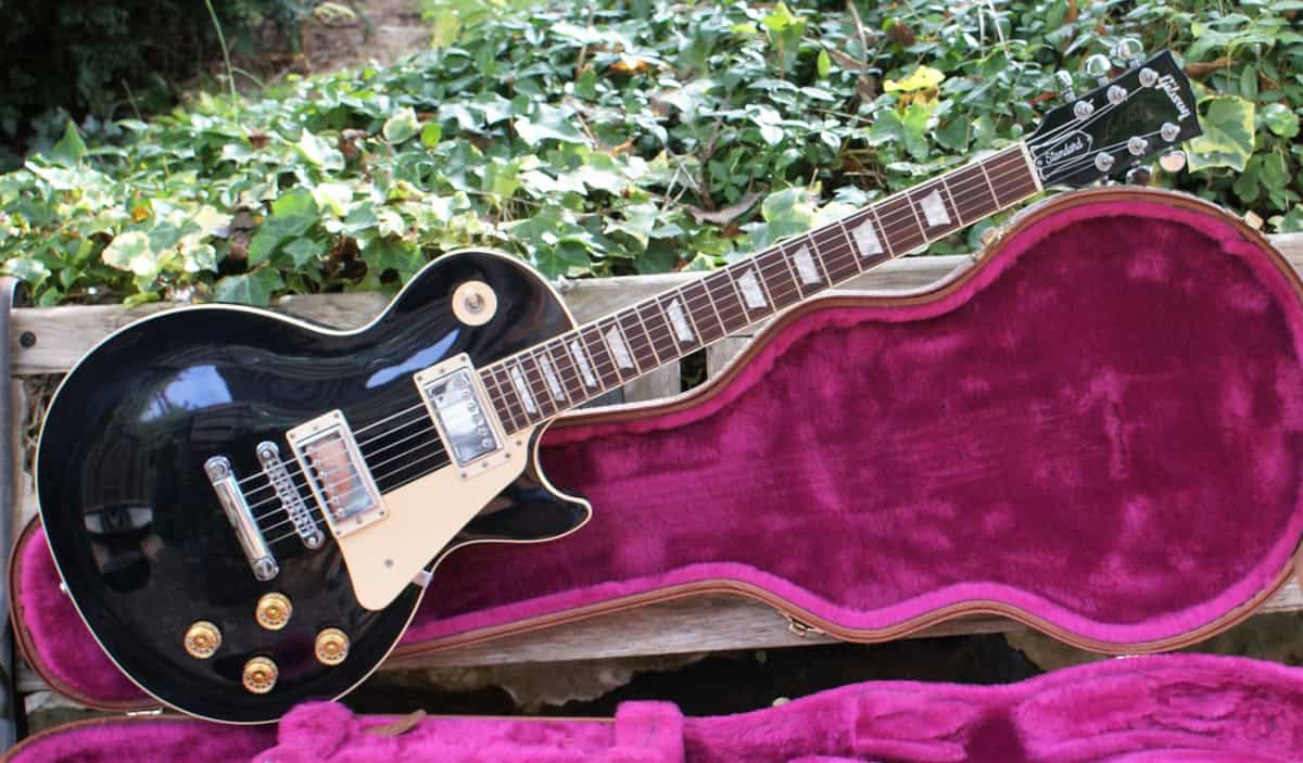 Beautiful 1998 Gibson Les Paul Standard in Ebony with OHC – Really