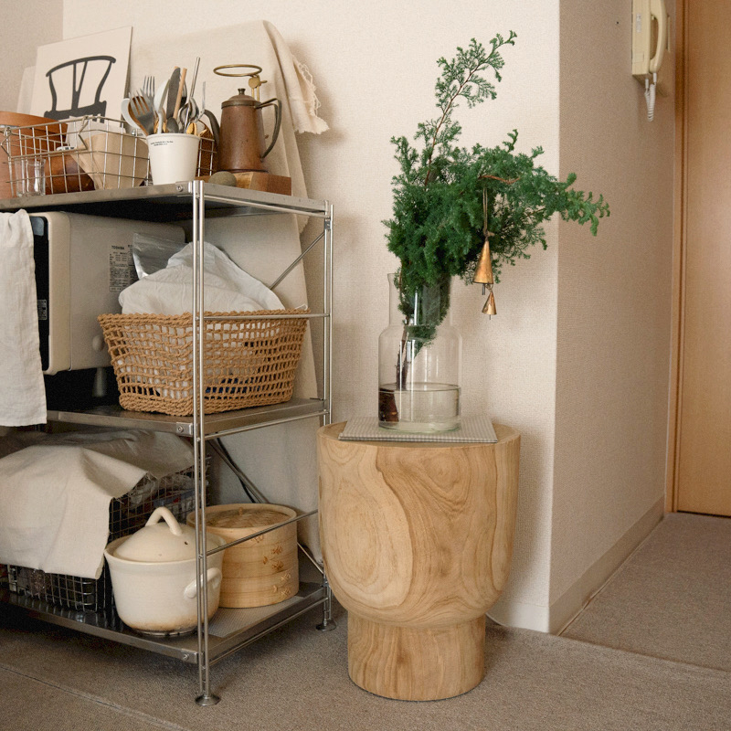 わたしの愛用品-まるで天然木のオブジェ使い勝手のよいサイドテーブル