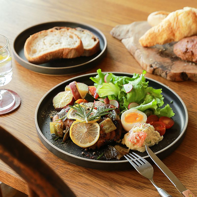 HASAMI PORCELAIN プレート ブラック／グロスグレー ｜家具