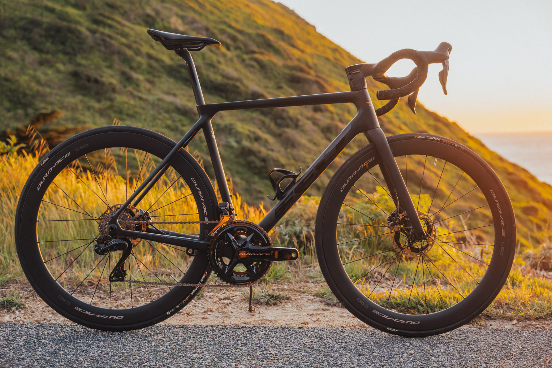 FRシリーズ “4.0” レースロードバイク | Felt公式日本語サイト