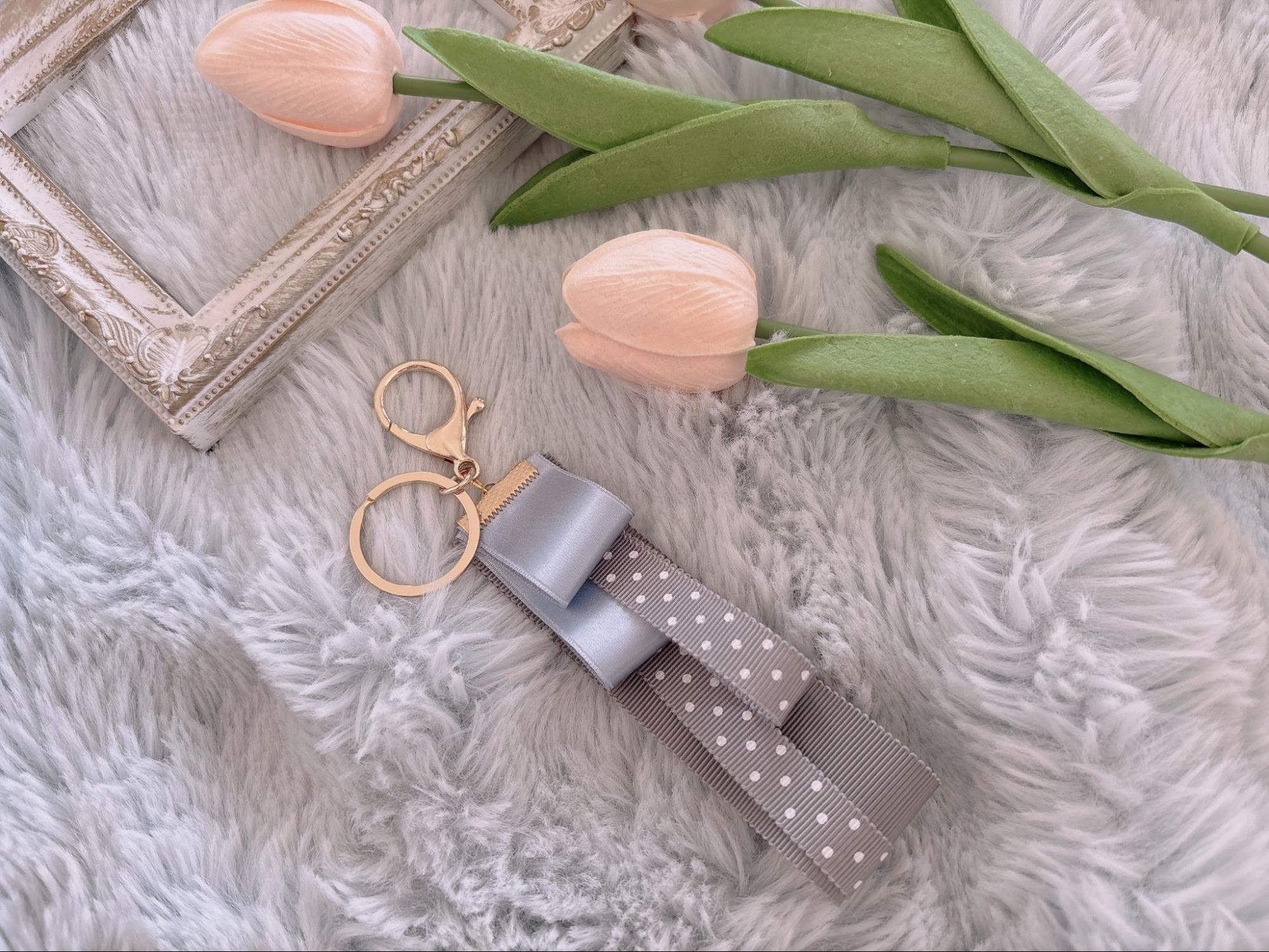 リボンで作る簡単キーホルダーチャームの作り方 - Ribbonista